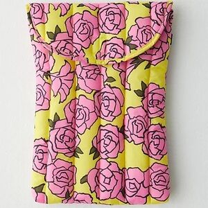 BAGGU 16 tablet Floral Pink and Yellow Padded Sleeve